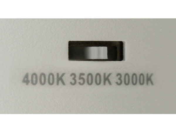 Luminaria de riel para lavado de pared LED Pipe™ de 14 W-58 W y 120 V Elco con interruptor de 3 CCT